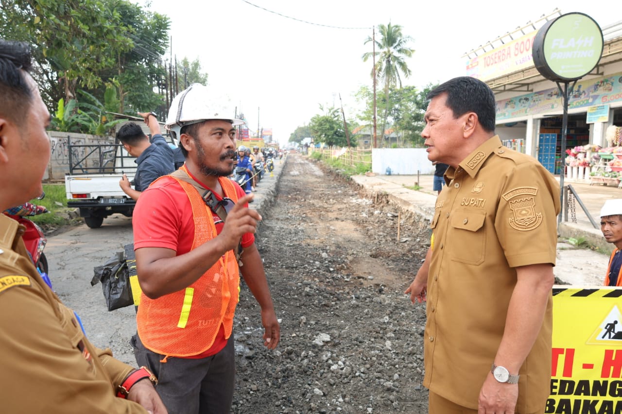 Bupati Tangerang Tinjau Perbaikan Jalan Cangkudu-Cisoka